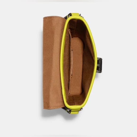 Coach Track Small Flap Crossbody In Signature Canvas - Brand New - Sealed - Picture 3 of 3